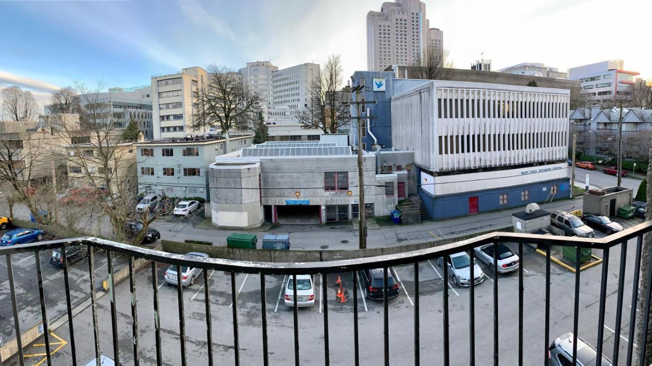 Park Inn & Suites By Radisson Vancouver Exterior photo