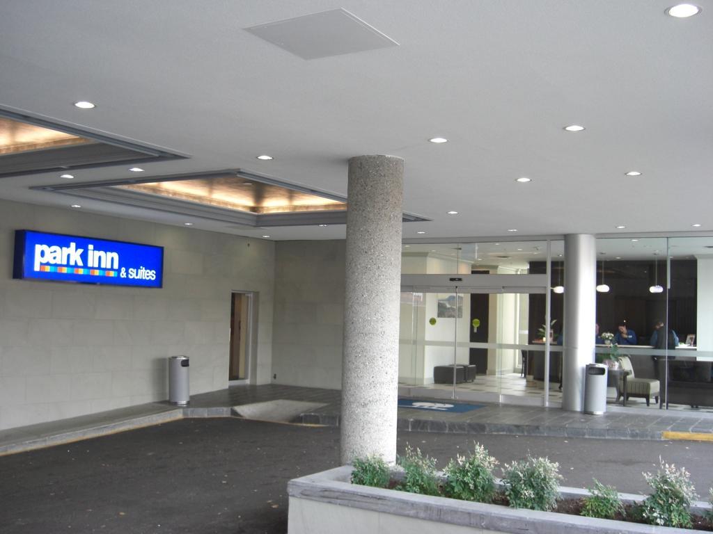 Park Inn & Suites By Radisson Vancouver Exterior photo