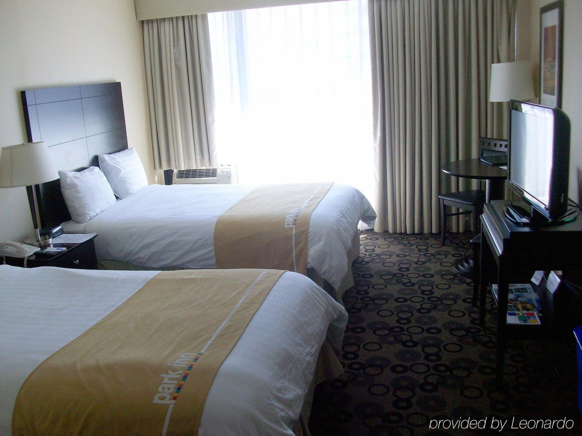 Park Inn & Suites By Radisson Vancouver Room photo