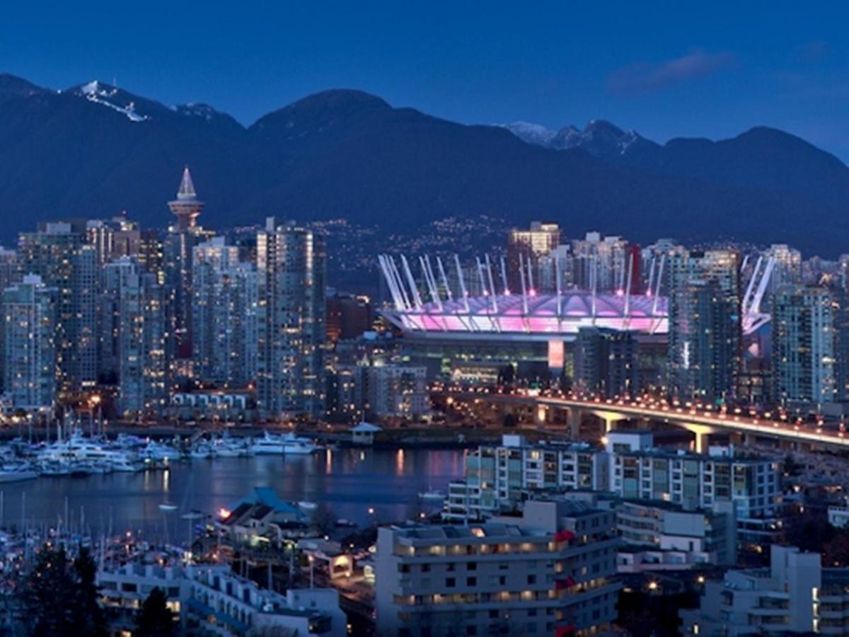 Park Inn & Suites By Radisson Vancouver Exterior photo